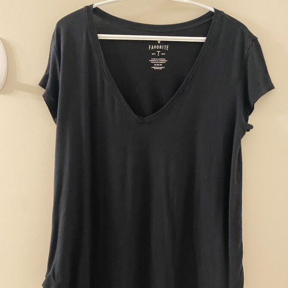 American Eagle Outfitters Black T-Shirt - Picture 1 of 4